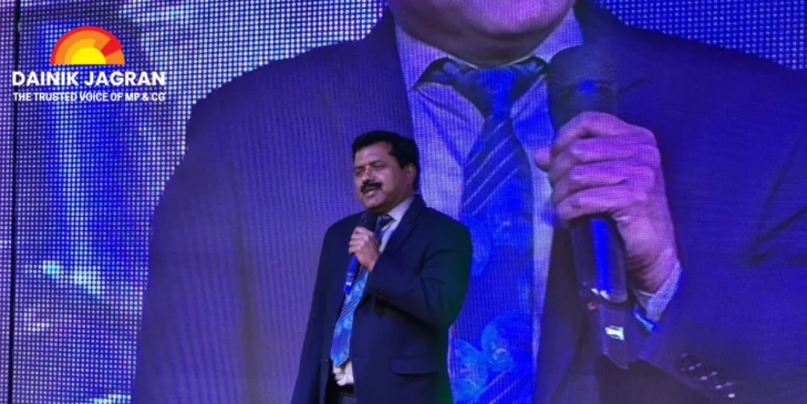 Rajeev Aacharya receiving Indian Book of World Records recognition for the book Meri Ayodhya Mera Raghuwansh